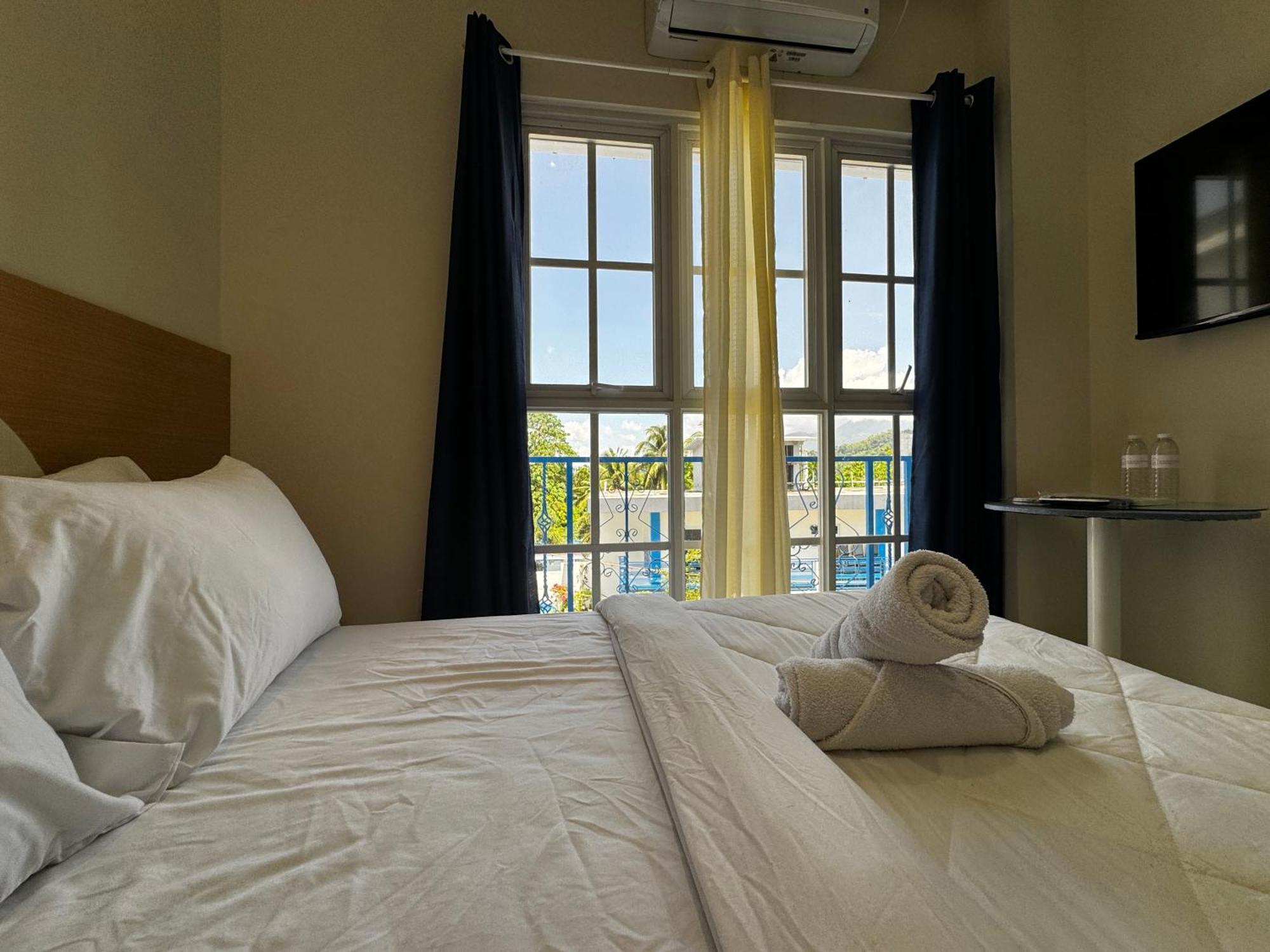 Bernese Resort Hotel Powered By Cocotel Ligao Room photo
