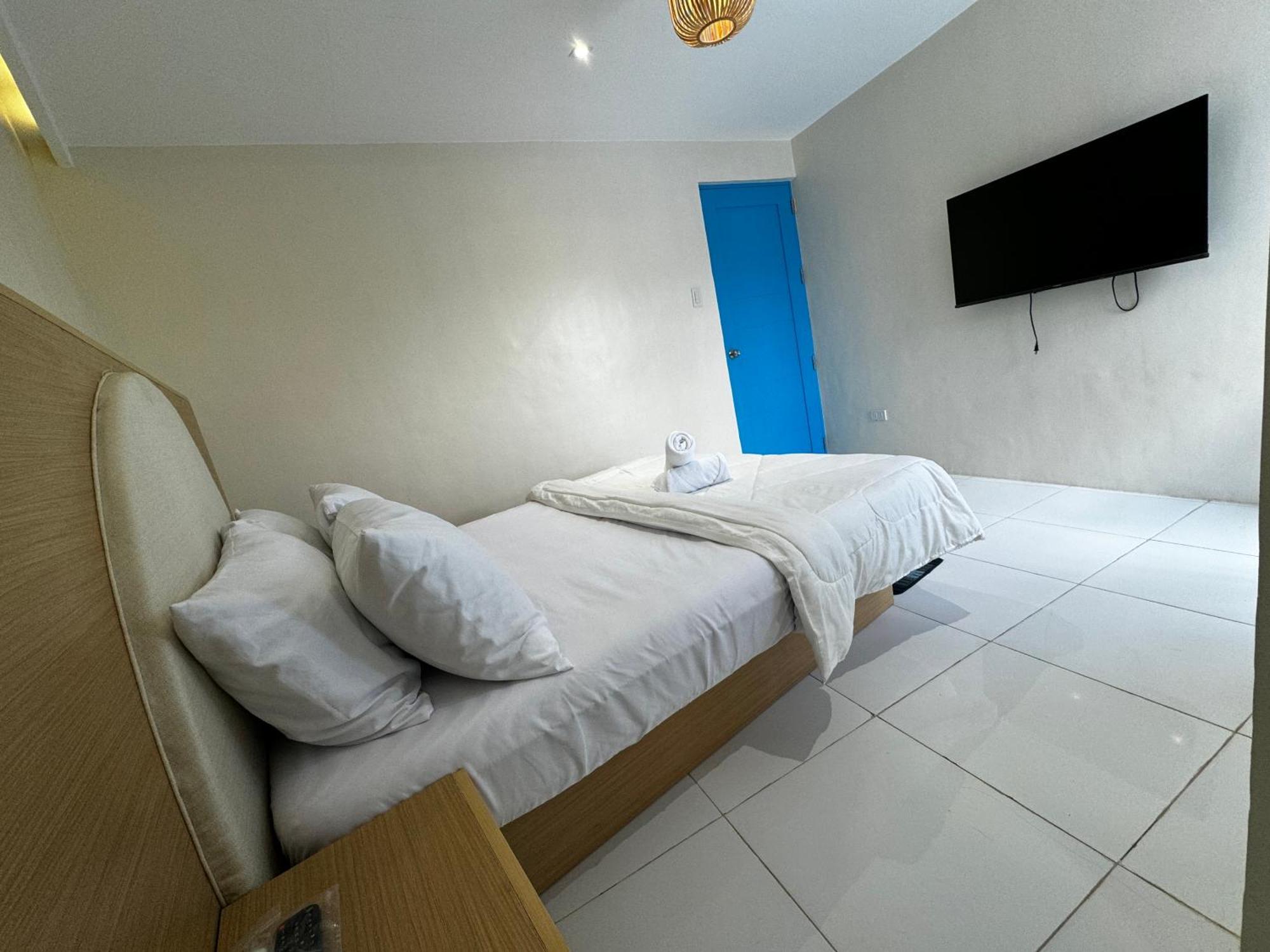 Bernese Resort Hotel Powered By Cocotel Ligao Room photo